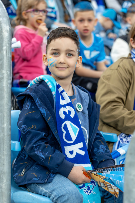 «Все в наших цветах»: болельщики на матче «Зенит»—«Химки»