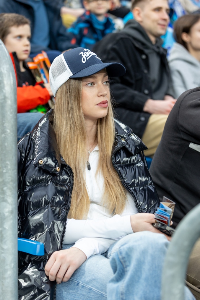 «Все в наших цветах»: болельщики на матче «Зенит»—«Химки»