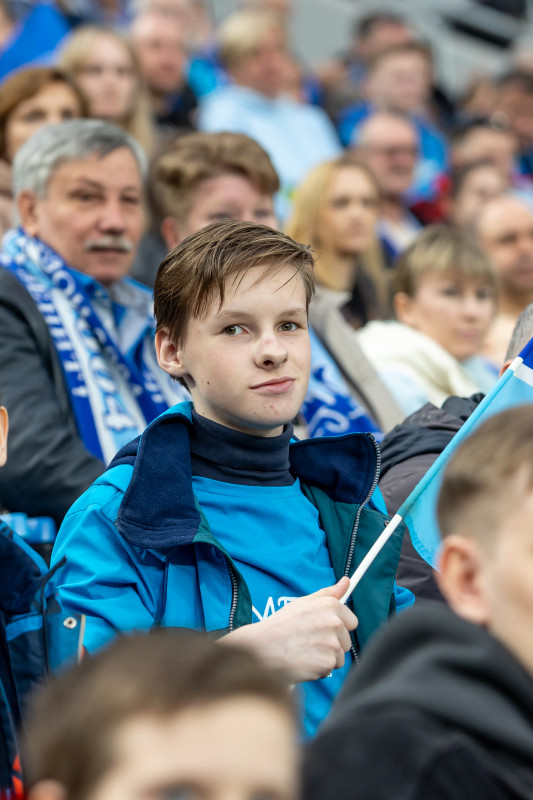 «Все в наших цветах»: болельщики на матче «Зенит»—«Химки»