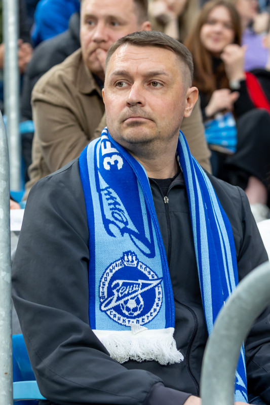 «Все в наших цветах»: болельщики на матче «Зенит»—«Химки»