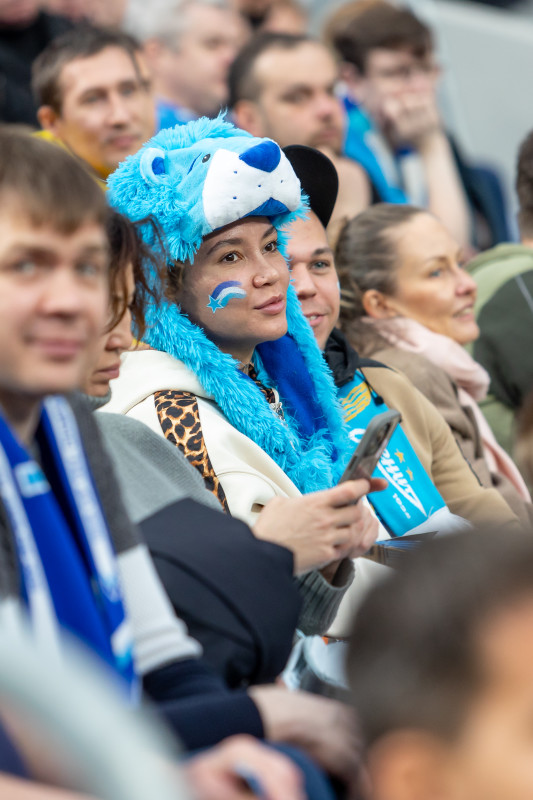 «Все в наших цветах»: болельщики на матче «Зенит»—«Химки»