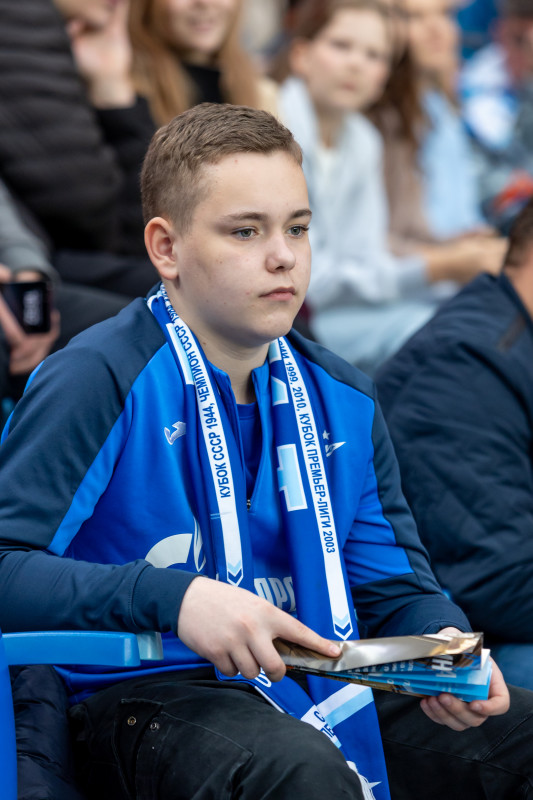 «Все в наших цветах»: болельщики на матче «Зенит»—«Химки»