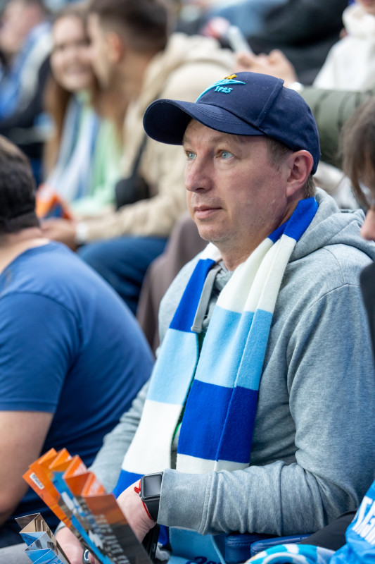 «Все в наших цветах»: болельщики на матче «Зенит»—«Химки»