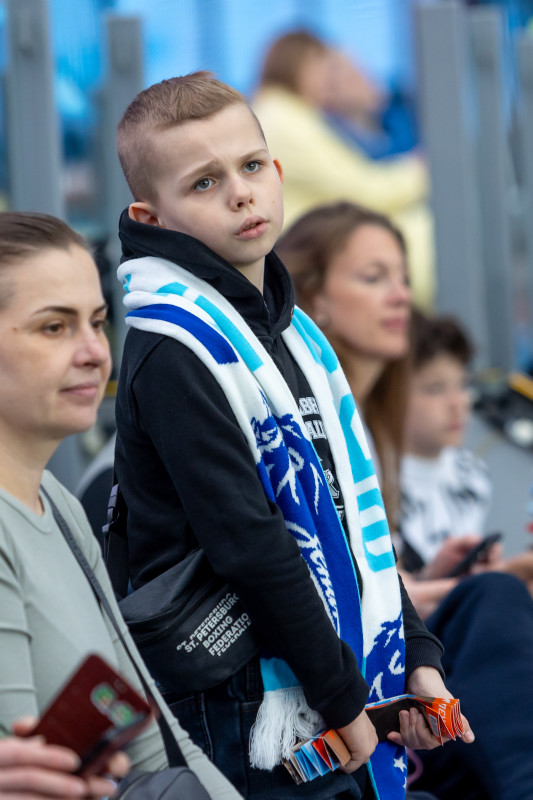 «Все в наших цветах»: болельщики на матче «Зенит»—«Химки»