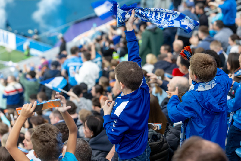 «Все в наших цветах»: болельщики на матче «Зенит»—«Химки»