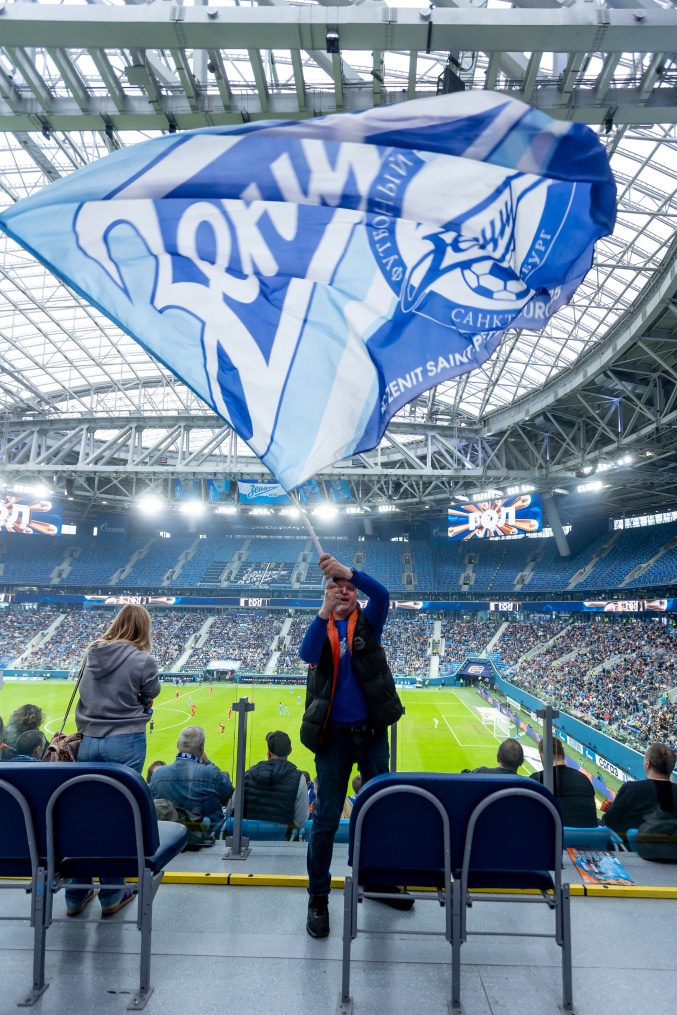 «Все в наших цветах»: болельщики на матче «Зенит»—«Химки»