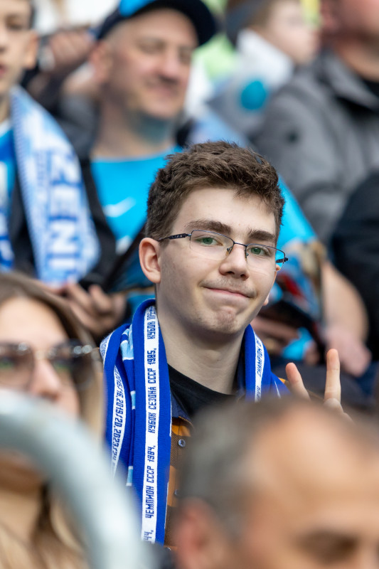 «Все в наших цветах»: болельщики на матче «Зенит»—«Химки»