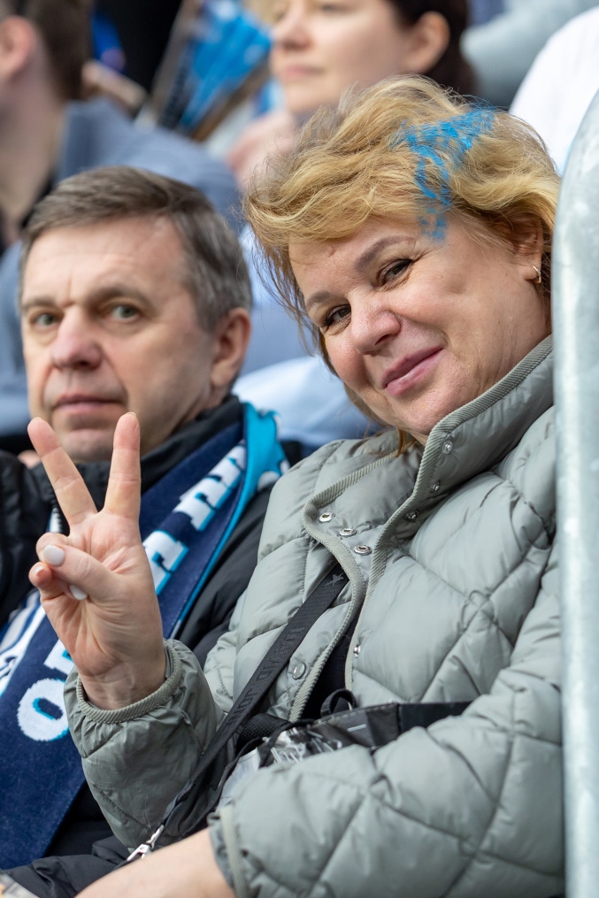 «Все в наших цветах»: болельщики на матче «Зенит»—«Химки»