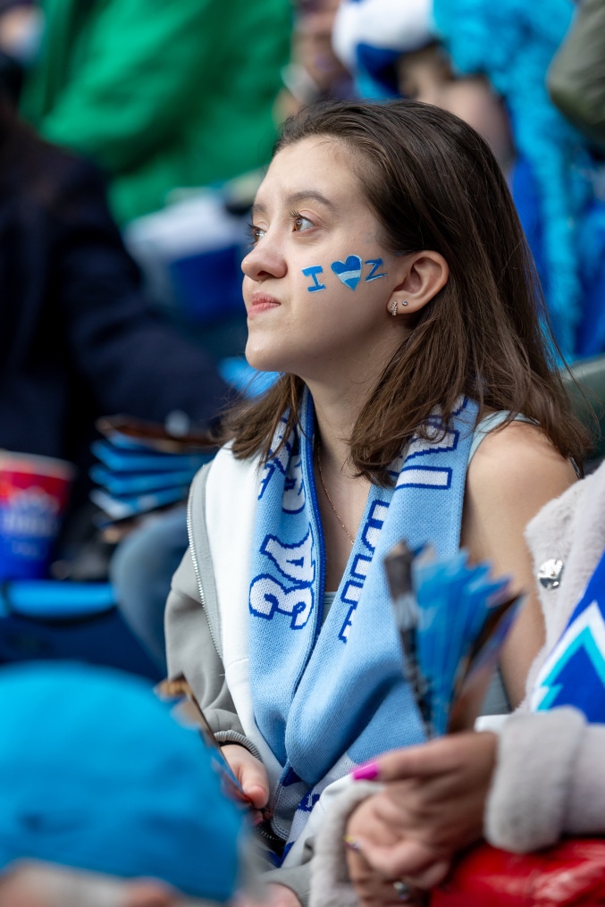 «Все в наших цветах»: болельщики на матче «Зенит»—«Химки»