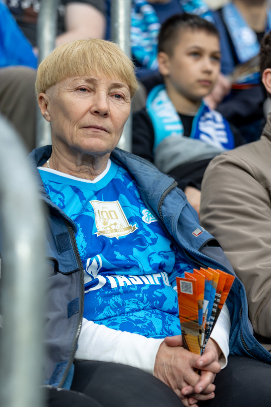 «Все в наших цветах»: болельщики на матче «Зенит»—«Химки»