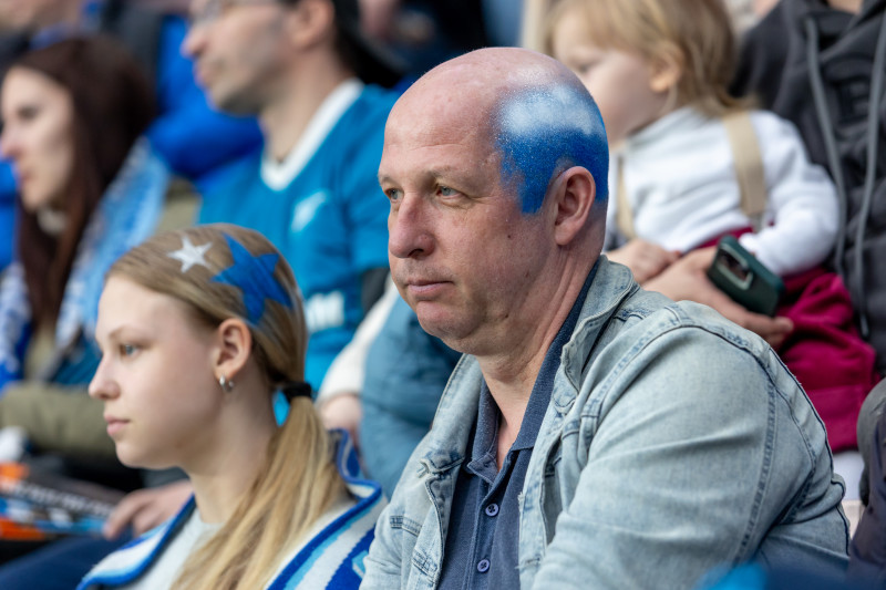 «Все в наших цветах»: болельщики на матче «Зенит»—«Химки»