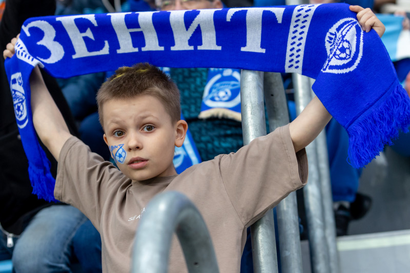 «Все в наших цветах»: болельщики на матче «Зенит»—«Химки»