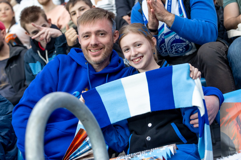 «Все в наших цветах»: болельщики на матче «Зенит»—«Химки»