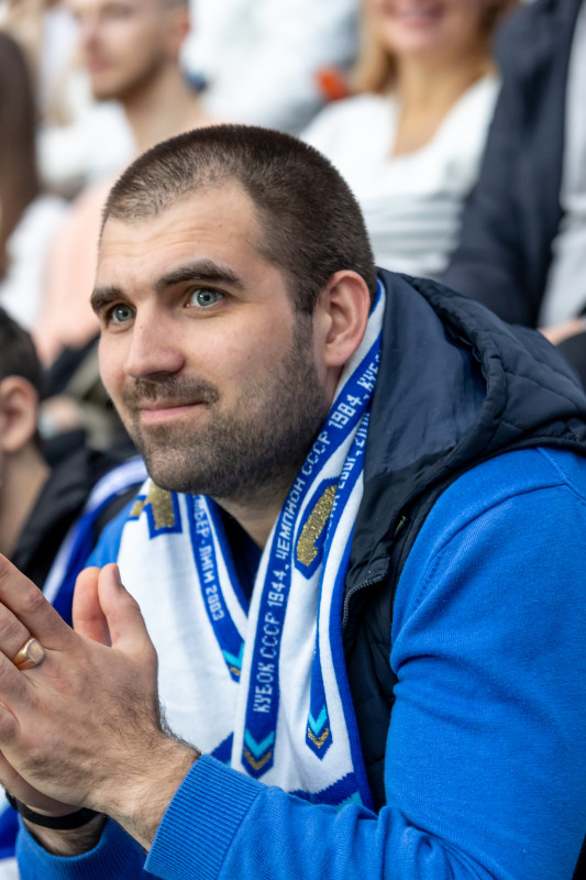 «Все в наших цветах»: болельщики на матче «Зенит»—«Химки»