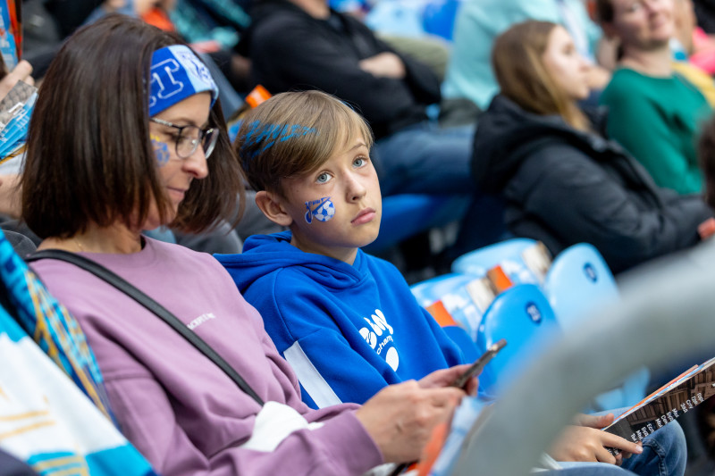 «Все в наших цветах»: болельщики на матче «Зенит»—«Химки»