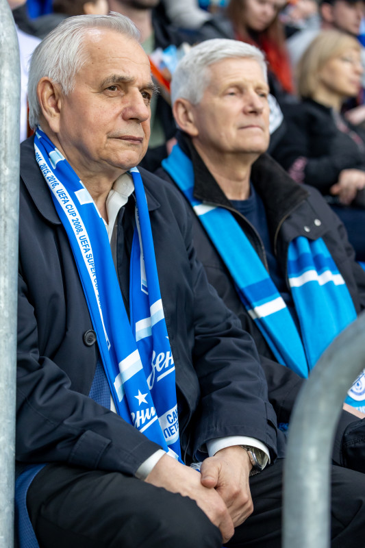 «Все в наших цветах»: болельщики на матче «Зенит»—«Химки»