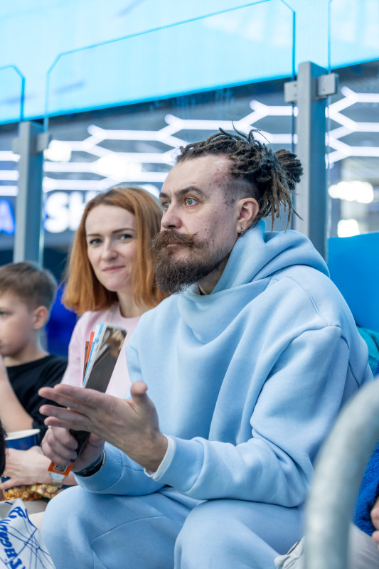 «Все в наших цветах»: болельщики на матче «Зенит»—«Химки»