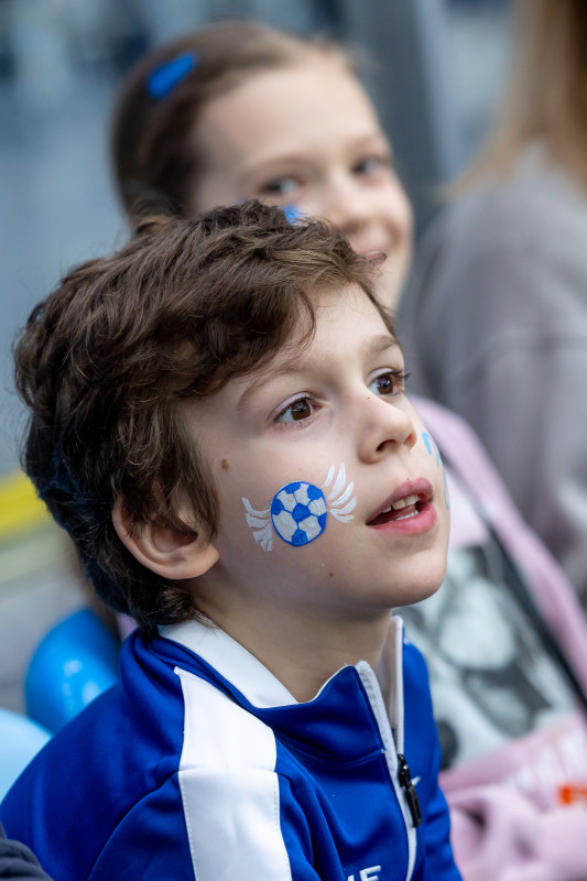 «Все в наших цветах»: болельщики на матче «Зенит»—«Химки»