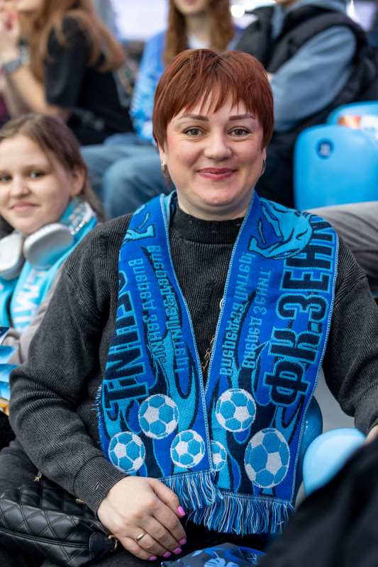 «Все в наших цветах»: болельщики на матче «Зенит»—«Химки»