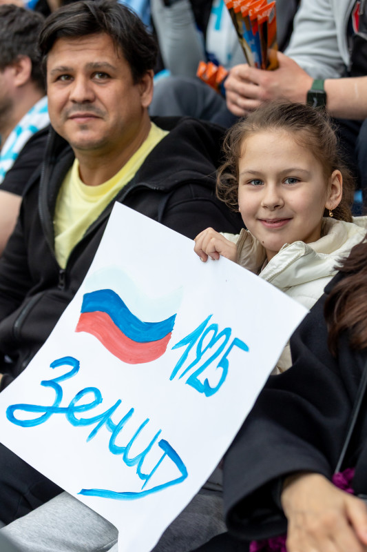 «Все в наших цветах»: болельщики на матче «Зенит»—«Химки»