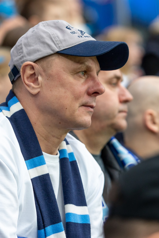 «Все в наших цветах»: болельщики на матче «Зенит»—«Химки»