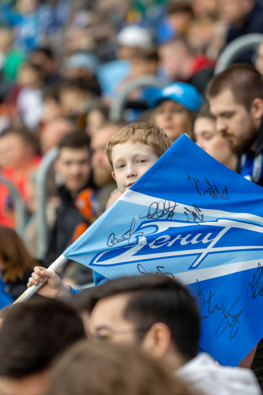 «Все в наших цветах»: болельщики на матче «Зенит»—«Химки»