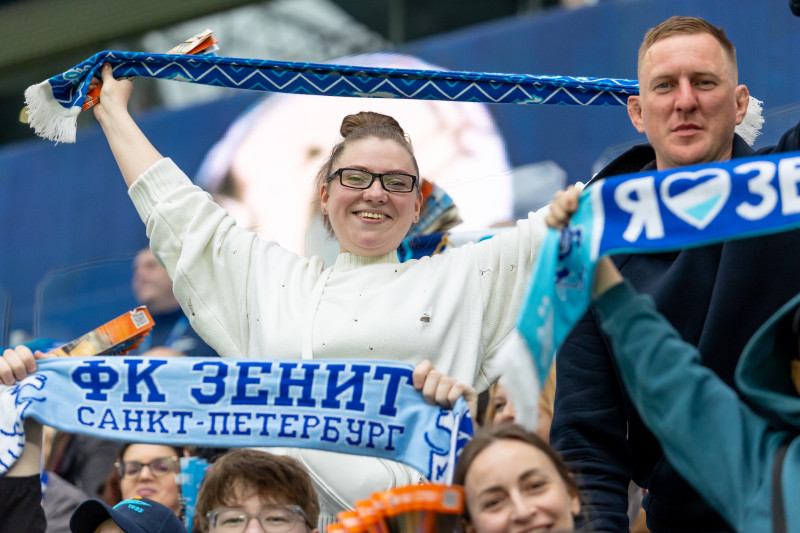 «Все в наших цветах»: болельщики на матче «Зенит»—«Химки»
