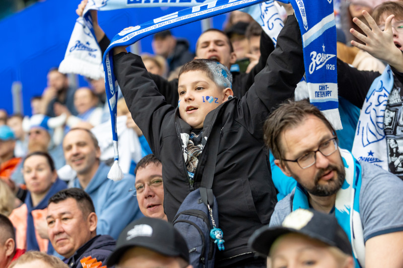 «Все в наших цветах»: болельщики на матче «Зенит»—«Химки»