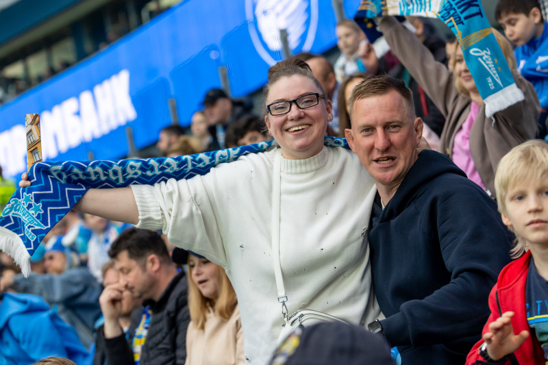 «Все в наших цветах»: болельщики на матче «Зенит»—«Химки»