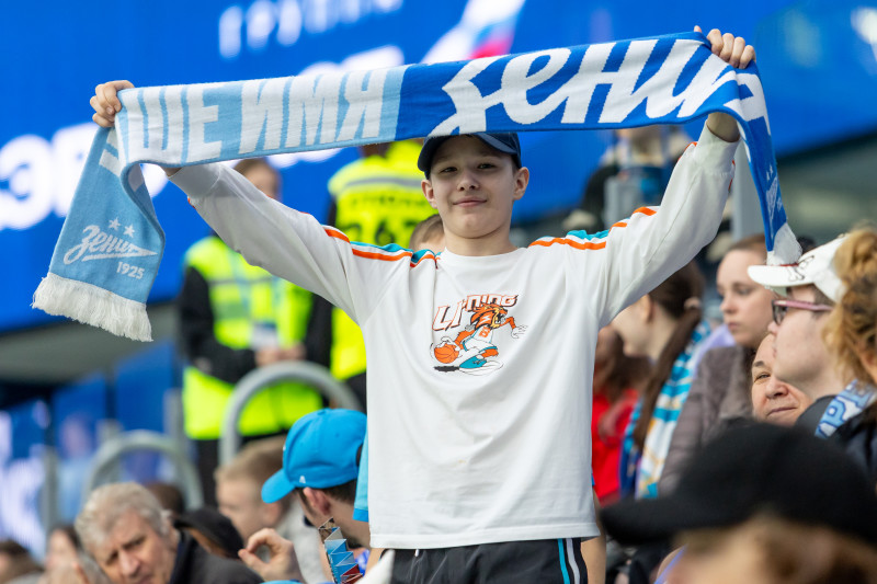 «Все в наших цветах»: болельщики на матче «Зенит»—«Химки»