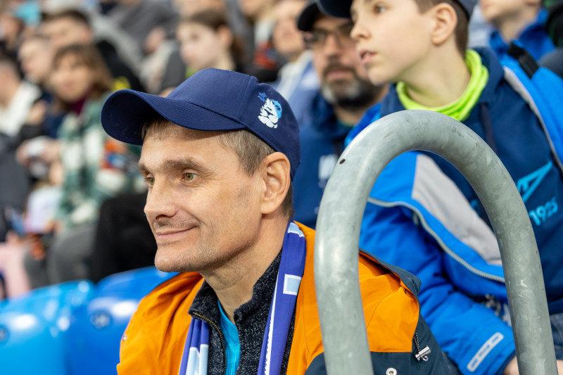 «Все в наших цветах»: болельщики на матче «Зенит»—«Химки»