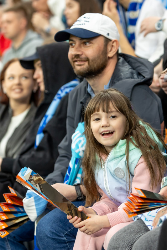 «Все в наших цветах»: болельщики на матче «Зенит»—«Химки»