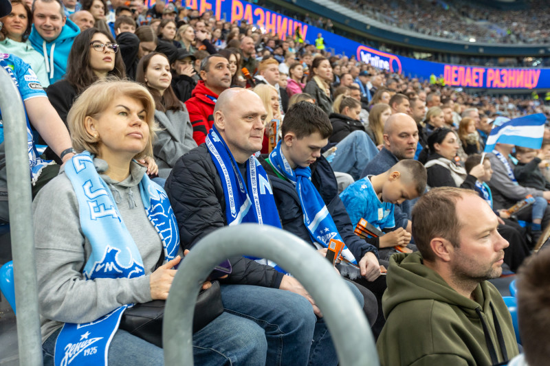 «Все в наших цветах»: болельщики на матче «Зенит»—«Химки»