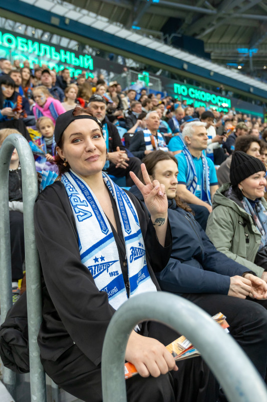 «Все в наших цветах»: болельщики на матче «Зенит»—«Химки»