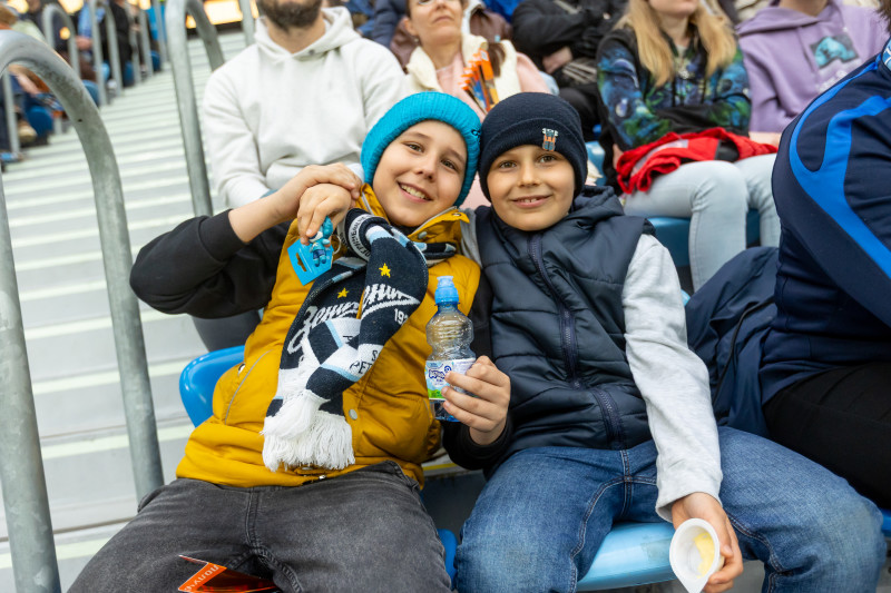 «Все в наших цветах»: болельщики на матче «Зенит»—«Химки»