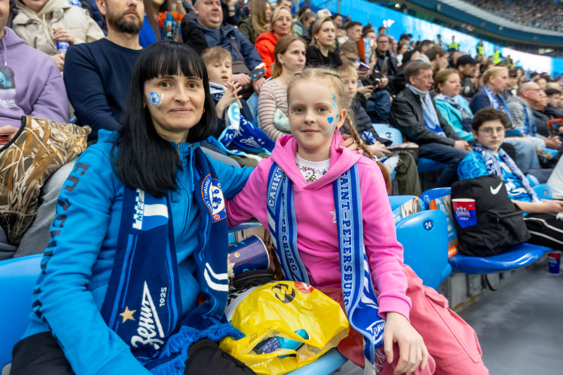 «Все в наших цветах»: болельщики на матче «Зенит»—«Химки»