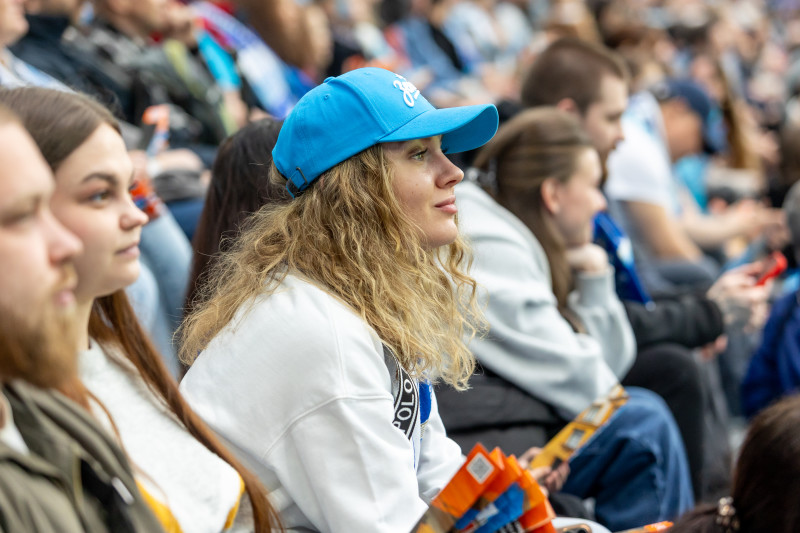 «Все в наших цветах»: болельщики на матче «Зенит»—«Химки»