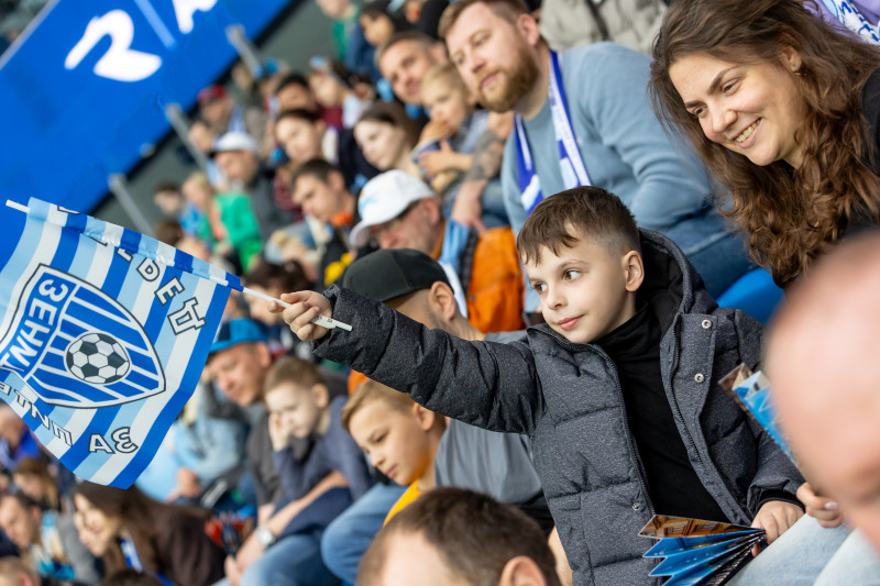 «Все в наших цветах»: болельщики на матче «Зенит»—«Химки»