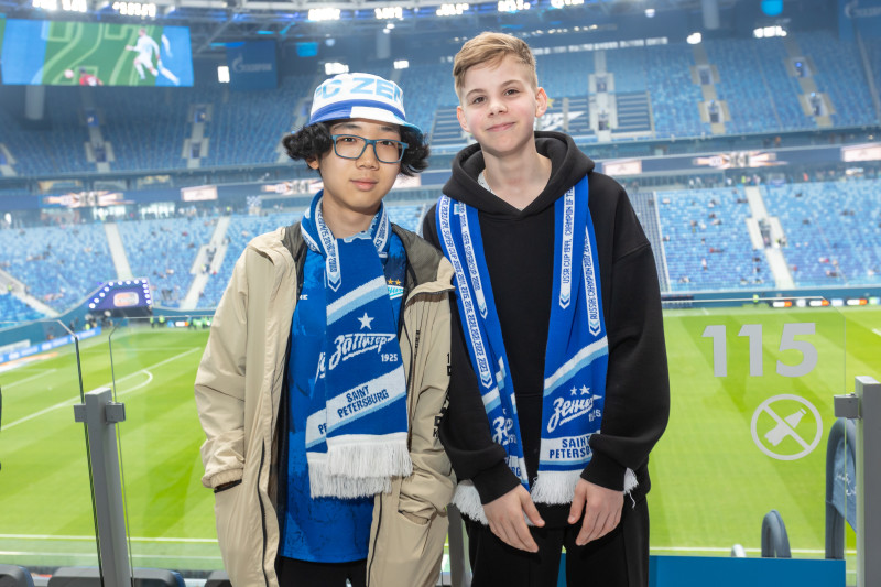 «Все в наших цветах»: болельщики на матче «Зенит»—«Химки»