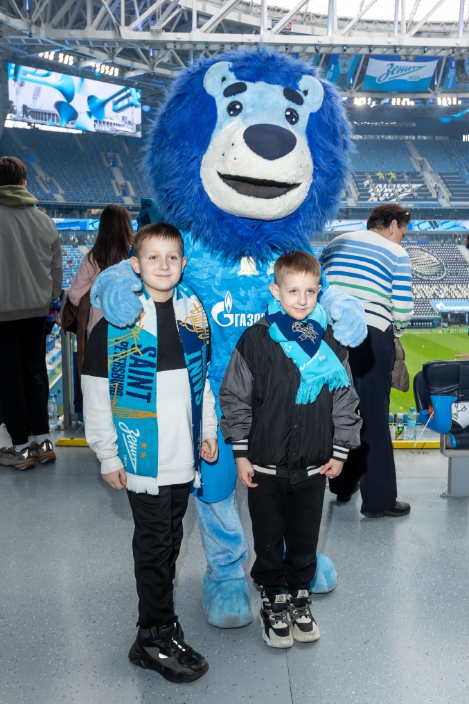 «Все в наших цветах»: болельщики на матче «Зенит»—«Химки»