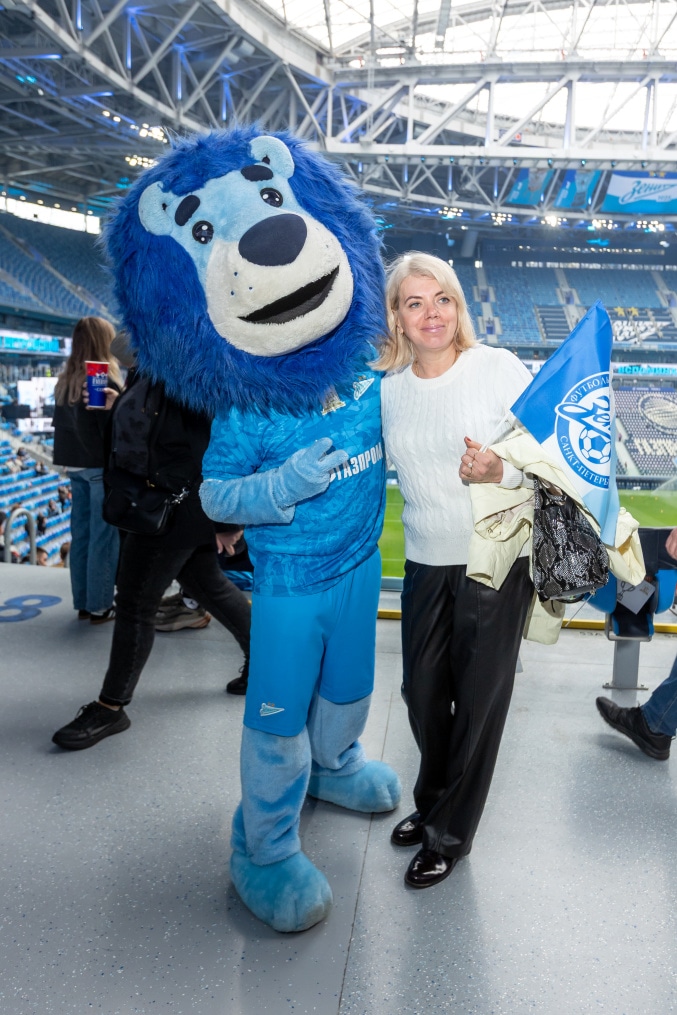 «Все в наших цветах»: болельщики на матче «Зенит»—«Химки»