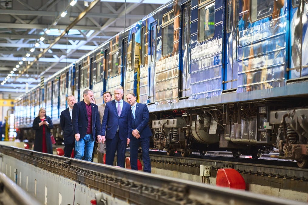 Запуск «Сине-бело-голубой стрелы» — юбилейного поезда «Зенита» в петербургском метро