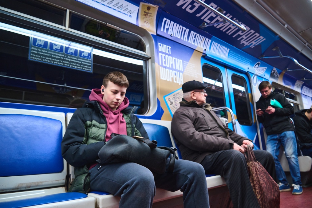 Запуск «Сине-бело-голубой стрелы» — юбилейного поезда «Зенита» в петербургском метро