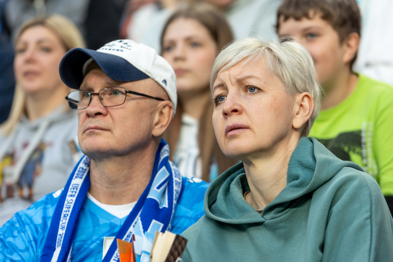 «Все в наших цветах»: болельщики на матче «Зенит»—«Пари НН»