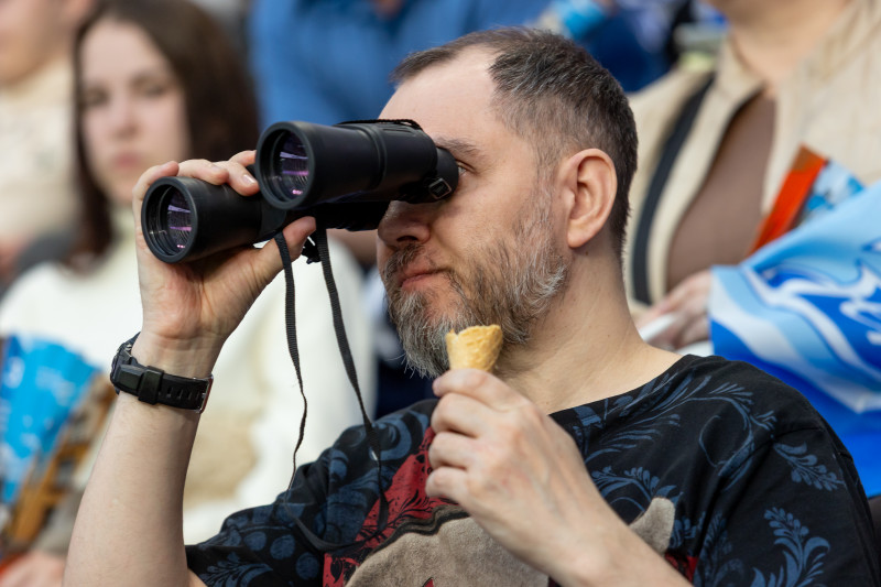 «Все в наших цветах»: болельщики на матче «Зенит»—«Пари НН»