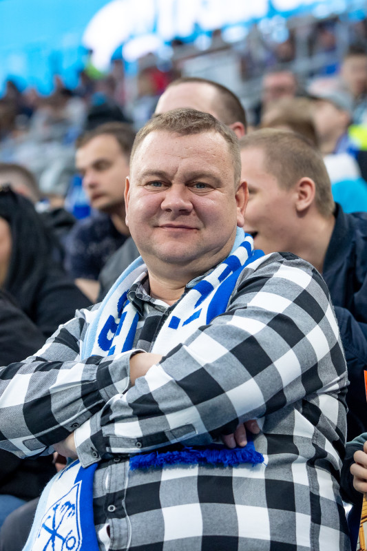«Все в наших цветах»: болельщики на матче «Зенит»—«Пари НН»