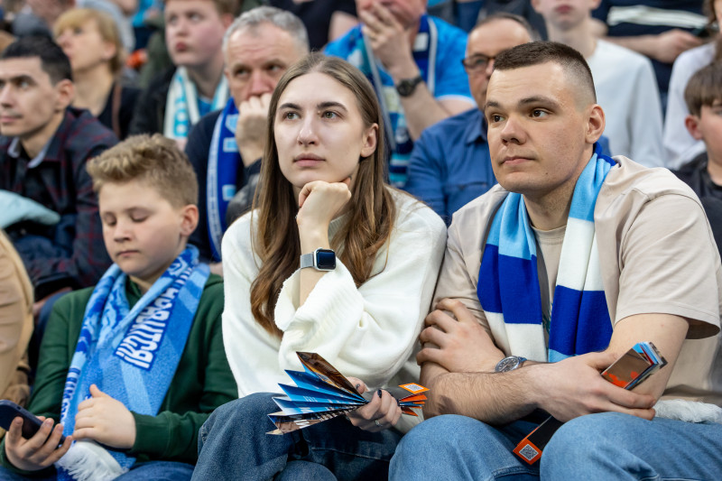 «Все в наших цветах»: болельщики на матче «Зенит»—«Пари НН»