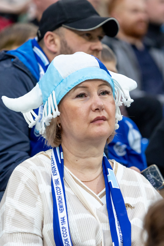 «Все в наших цветах»: болельщики на матче «Зенит»—«Пари НН»