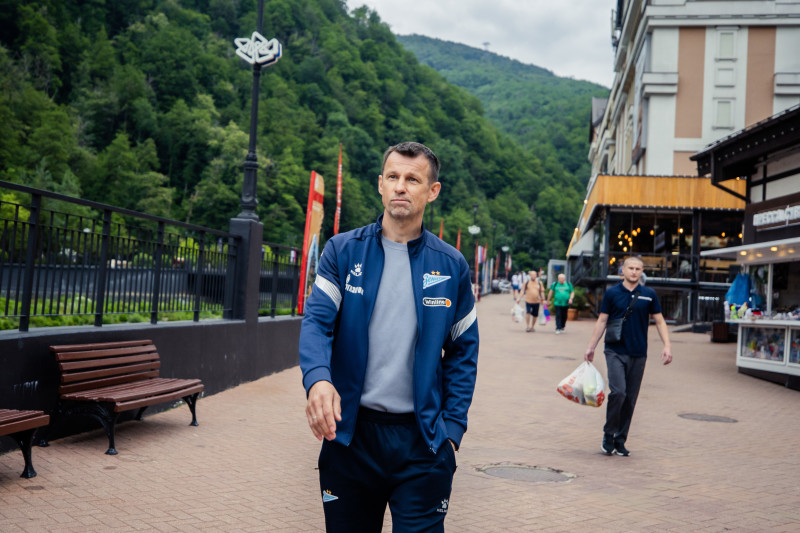 Утренняя прогулка команды по Розе Хутор