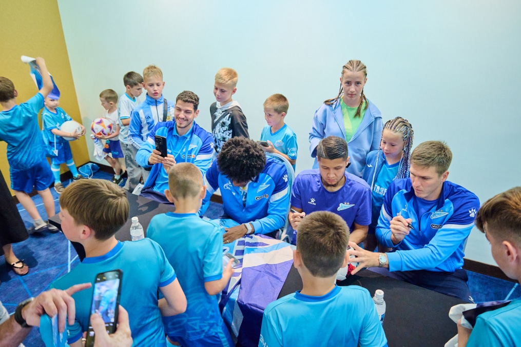 Автограф-сессия для воспитанников школ «Зенит-Чемпионика» города Сочи